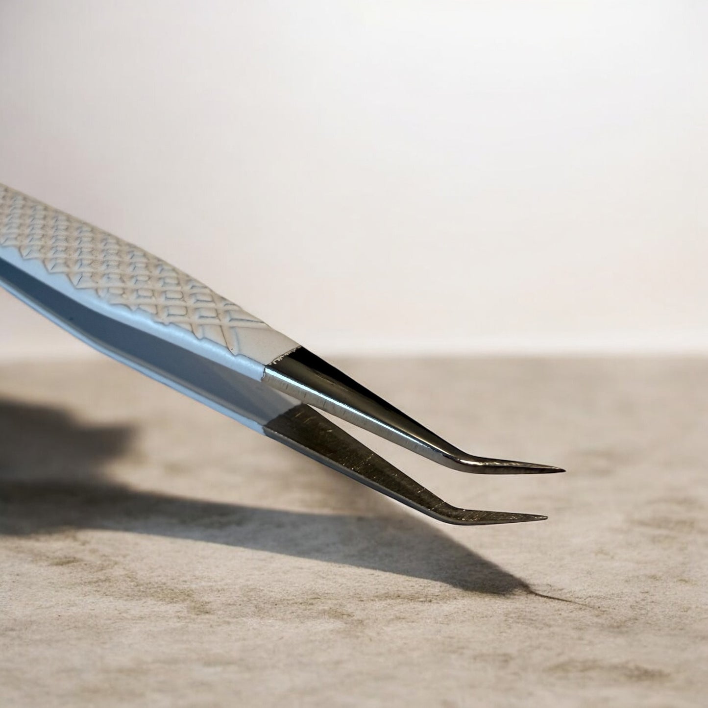 L-SHAPE 30º PETITE TWEEZER CLOUD DANCER COLLECTION