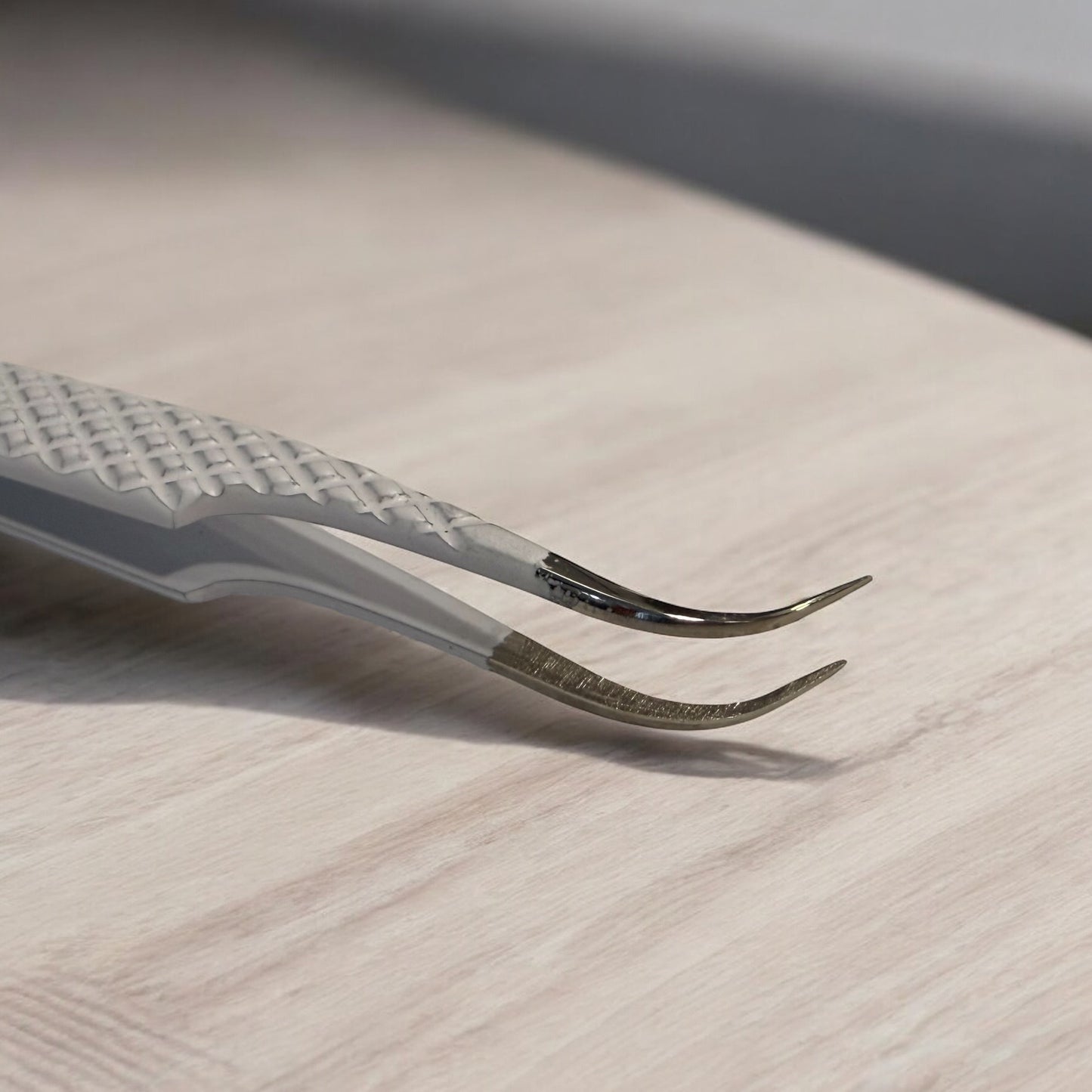 S-SHAPE TWEEZER CLOUD DANCER COLLECTION