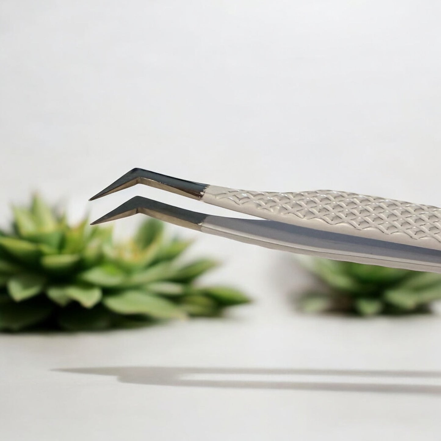 BOOT SHAPE TWEEZER CLOUD DANCER COLLECTION